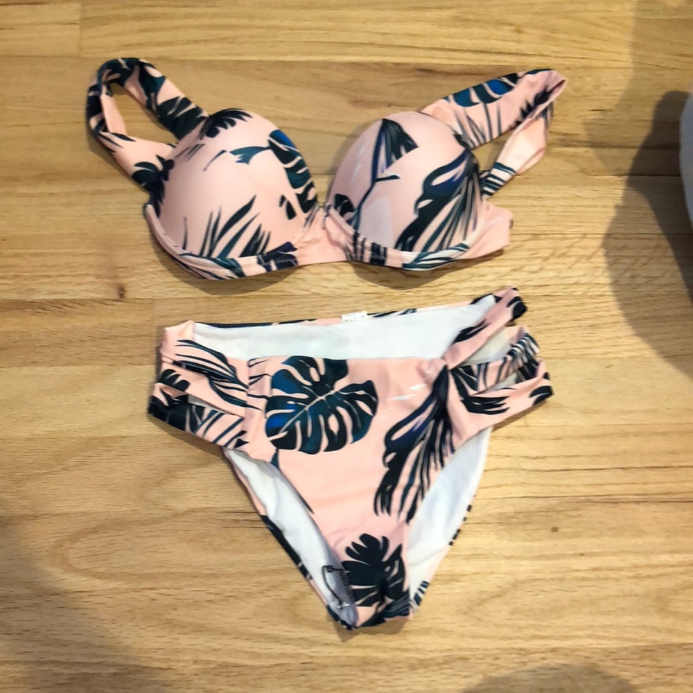 Cupshe bikini NWT medium